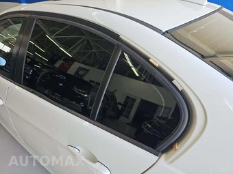2011 BMW 3 Series Sedan 328i xDrive - miniatura 25