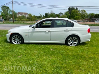 2011 BMW 3 Series Sedan 328i xDrive - miniatura 4