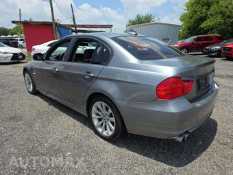 2011 BMW 3 Series Sedan 328i xDrive – miniatura 2