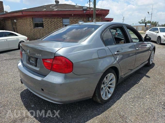 2011 BMW 3 Series Sedan 328i xDrive – miniatura 3