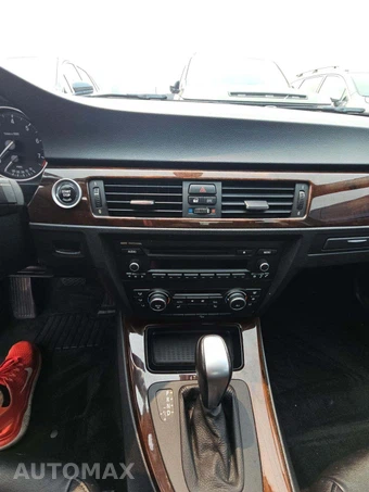 2011 BMW 3 Series Sedan 328i xDrive – miniatura 10
