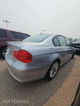 2011 BMW 3 Series Sedan 328i xDrive – miniatura 3