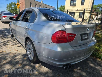2011 BMW 3 Series Sedan 328i xDrive - miniatura 2