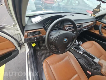 2011 BMW 3 Series Sedan 335i xDrive - miniatura 11