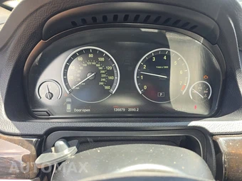 2011 BMW 5 Series Gran Turismo 550i Hatchback – miniatura 12