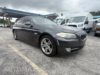 2011 BMW 5 Series Sedan 535i - miniatura 3