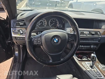 2011 BMW 5 Series Sedan 550i - miniatura 10