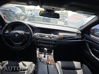 2011 BMW 5 Series Sedan 550i - miniatura 11