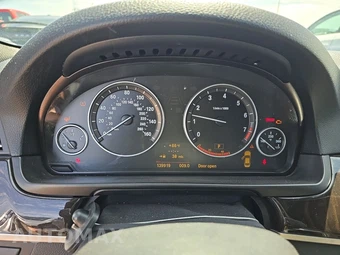 2011 BMW 5 Series Sedan 550i - miniatura 12