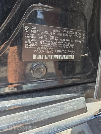 2011 BMW 5 Series Sedan 550i - miniatura 14