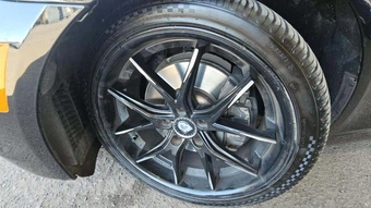 2011 BMW 5 Series Sedan 550i - miniatura 32