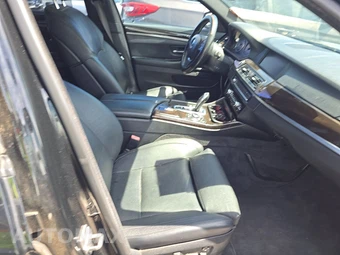 2011 BMW 5 Series Sedan 550i - miniatura 8