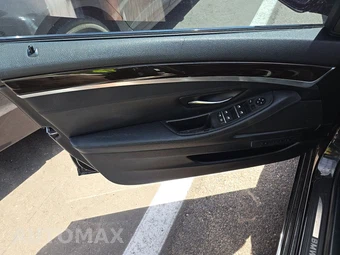 2011 BMW 5 Series Sedan 550i - miniatura 9