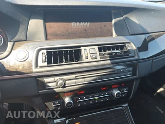 2011 BMW 5 Series Sedan 550i xDrive - miniatura 11