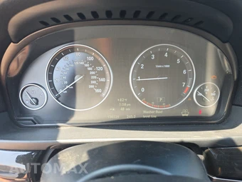 2011 BMW 5 Series Sedan 550i xDrive - miniatura 12