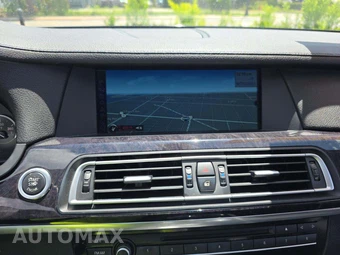 2011 BMW 7 Series Sedan 740i - miniatura 10