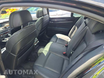 2011 BMW 7 Series Sedan 740i - miniatura 13