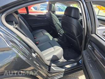 2011 BMW 7 Series Sedan 740i - miniatura 16