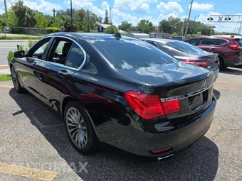 2011 BMW 7 Series Sedan 740i - miniatura 2