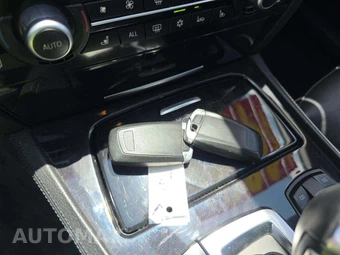 2011 BMW 7 Series Sedan 740i - miniatura 8