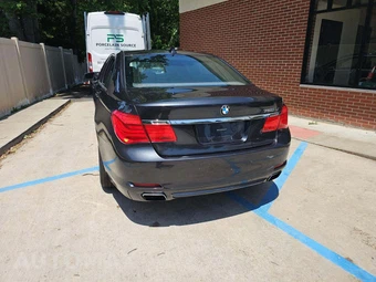 2011 BMW 7 Series Sedan 750Li xDrive - miniatura 2