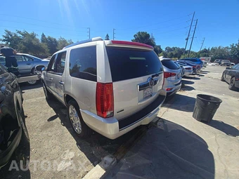 2011 Cadillac Escalade Premium 1SC – miniatura 2