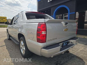 2011 Chevrolet Avalanche LTZ Crew Cab Short Bed 1LZ - miniatura 2