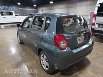 2011 Chevrolet Aveo5 LT Hatchback 1LT - miniatura 2