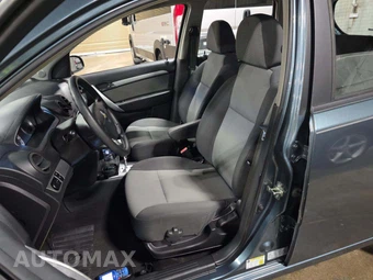2011 Chevrolet Aveo5 LT Hatchback 1LT - miniatura 6