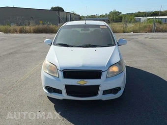 2011 Chevrolet Aveo5 LT Hatchback 1LT – miniatura 2