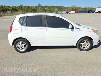 2011 Chevrolet Aveo5 LT Hatchback 1LT – miniatura 5