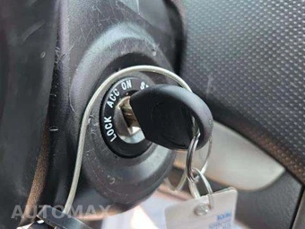 2011 Chevrolet Aveo5 LT Hatchback 1LT – miniatura 9