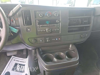 2011 Chevrolet Express 2500 Passenger Van LT 1LT 135.0" WB - miniatura 10