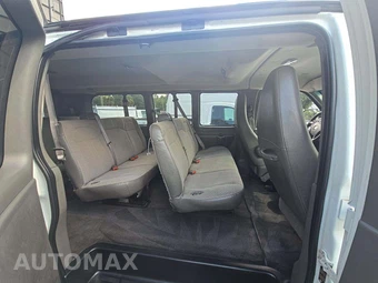 2011 Chevrolet Express 2500 Passenger Van LT 1LT 135.0" WB - miniatura 16