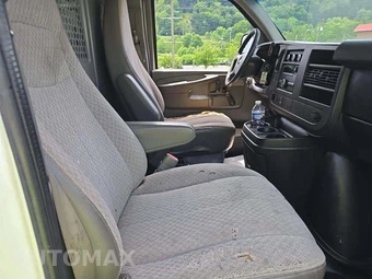 2011 Chevrolet Express 3500 Cargo Van 1WT 155.0" WB – miniatura 17