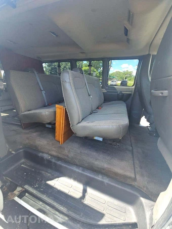 2011 Chevrolet Express 3500 Passenger Van LT 1LT 135.0" WB - miniatura 14