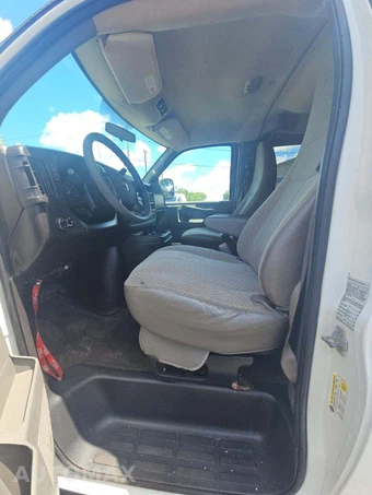 2011 Chevrolet Express 3500 Passenger Van LT 1LT 135.0" WB - miniatura 3