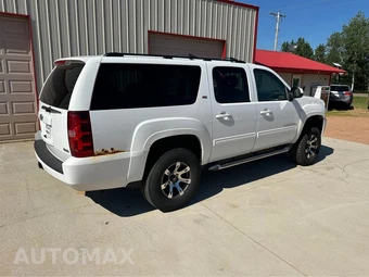 2011 Chevrolet Suburban 1500 LT 1LT - miniatura 2