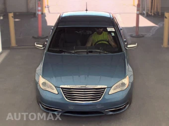 2011 Chrysler 200 Limited Sedan - miniatura 2