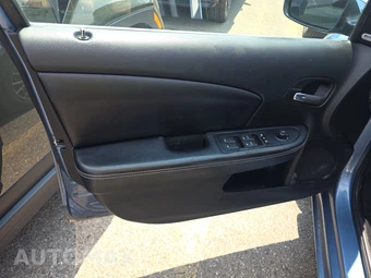 2011 Chrysler 200 Limited Sedan - miniatura 9