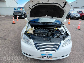 2011 Chrysler 200 Touring Convertible - miniatura 11