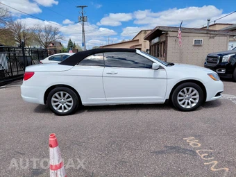2011 Chrysler 200 Touring Convertible - miniatura 6
