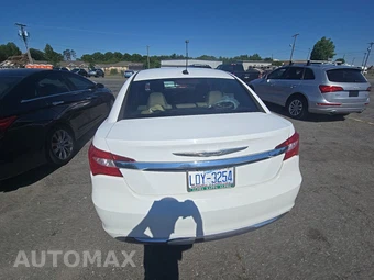 2011 Chrysler 200 Touring Sedan – miniatura 5