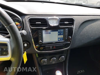 2011 Chrysler 200 Touring Sedan – miniatura 11
