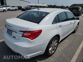 2011 Chrysler 200 Touring Sedan – miniatura 4