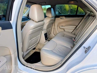 2011 Chrysler 300 Limited - miniatura 10