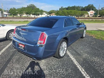 2011 Chrysler 300C – miniatura 3