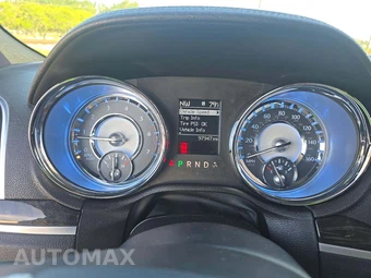 2011 Chrysler 300C – miniatura 9