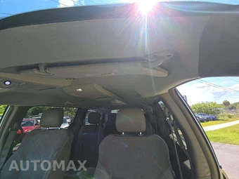 2011 Chrysler Town & Country Limited 121.2" WB - miniatura 11