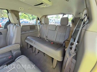 2011 Chrysler Town & Country Limited 121.2" WB - miniatura 14